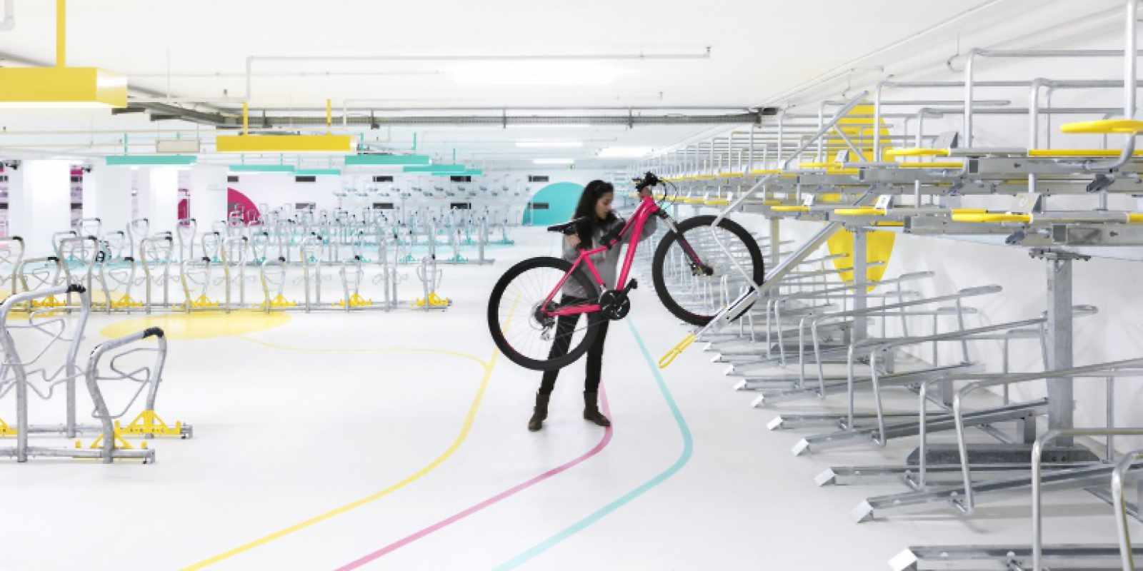 Radstation/Fahrradparkhaus: Ausstattung | Parken auf mehreren Ebenen Radstation/Fahrradparkhaus: Ausstattung | Parken auf mehreren Ebenen